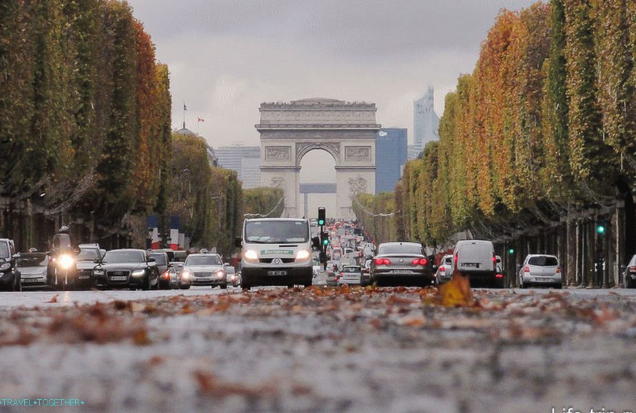 Pariz. Vzemi od tal do mila, res všeč ta fotografija.