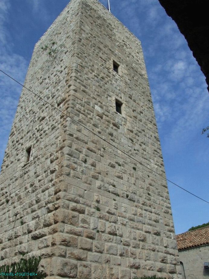 Tower du Mont Chevalier