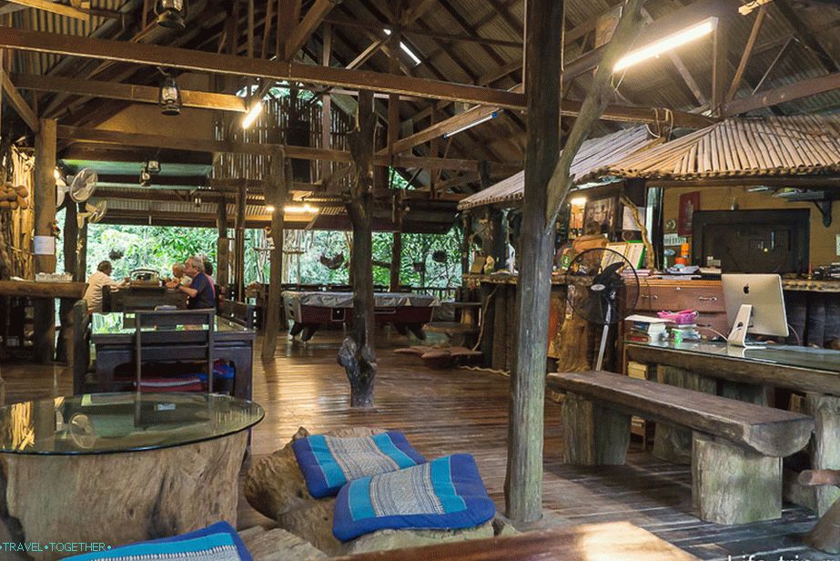 Preddverje v letovišču Khaosok Treehouse