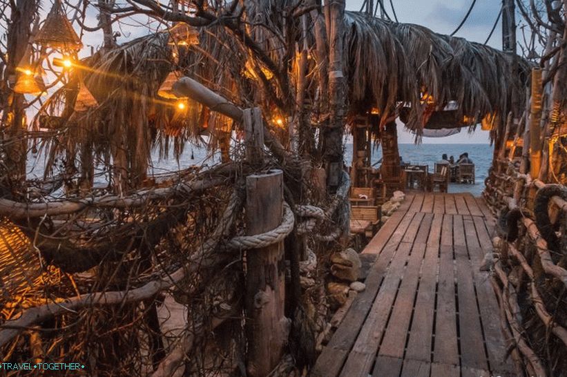 Koh Raham na Phanganu - avtentična restavracija morskih odpadkov