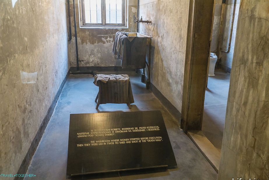 Razstava v eni od vojašnic Auschwitz 1