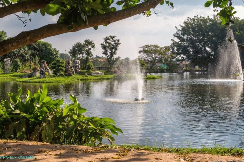 Krokodilska kmetija v Pattayi in park milijonskih kamnov - moji vtisi
