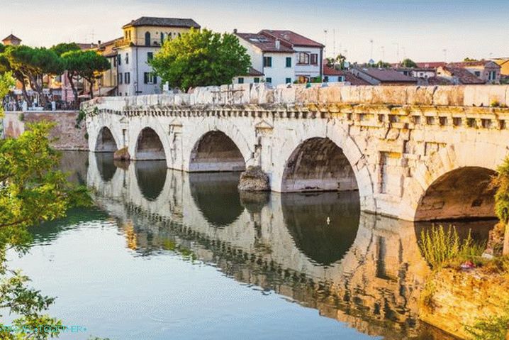 Rimini, Tiberijev most, ki je star več kot 2000 let
