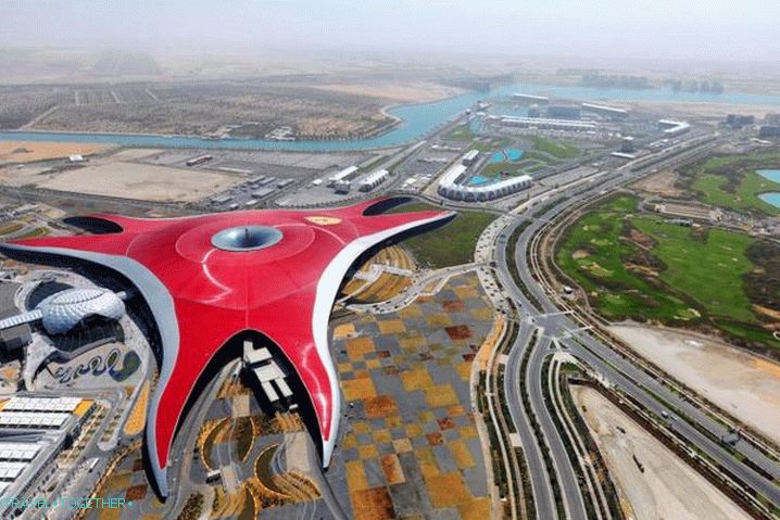 UAE, obiščite tematski park Ferrari World