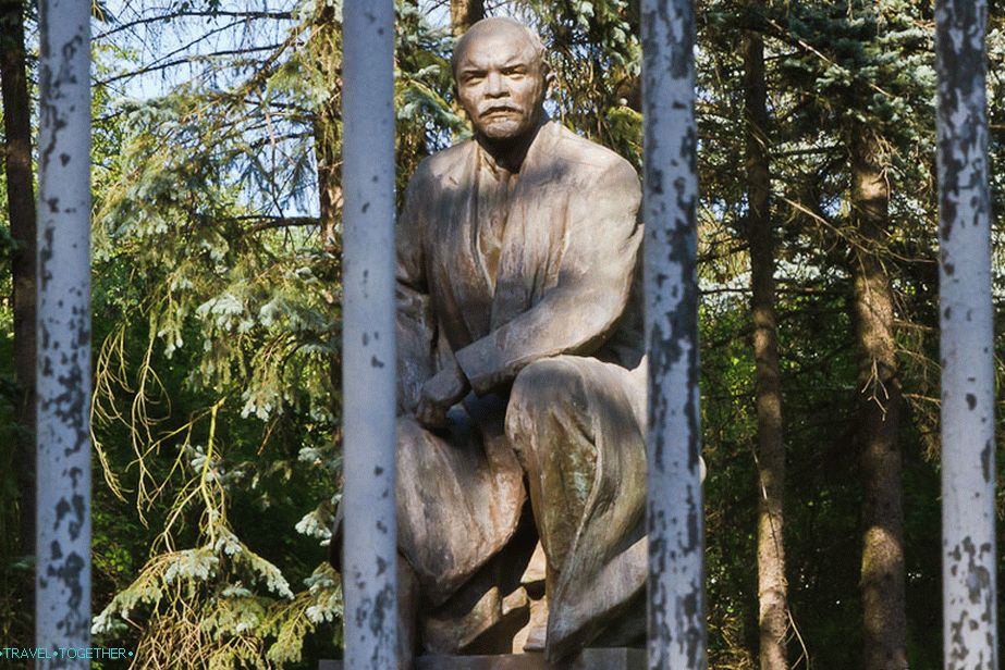 Spomenik VI Leninu