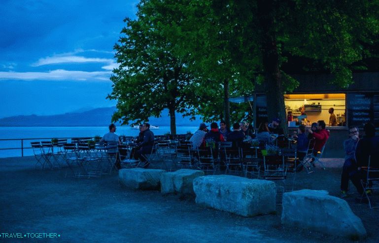 Kavarna na obali Bodenskega jezera v Lindauu