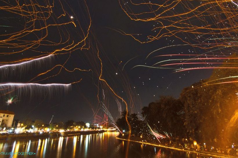 Festival Loy Kratong in Yipeng (25)