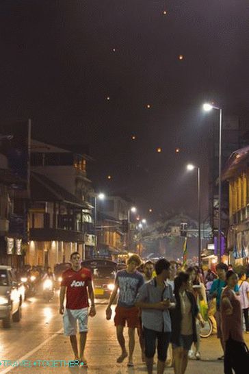 Festival Loy Kratong in Yipeng (33)