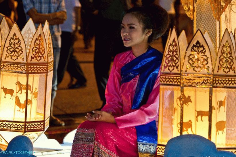 Festival Loy Kratong in Yipeng (7)