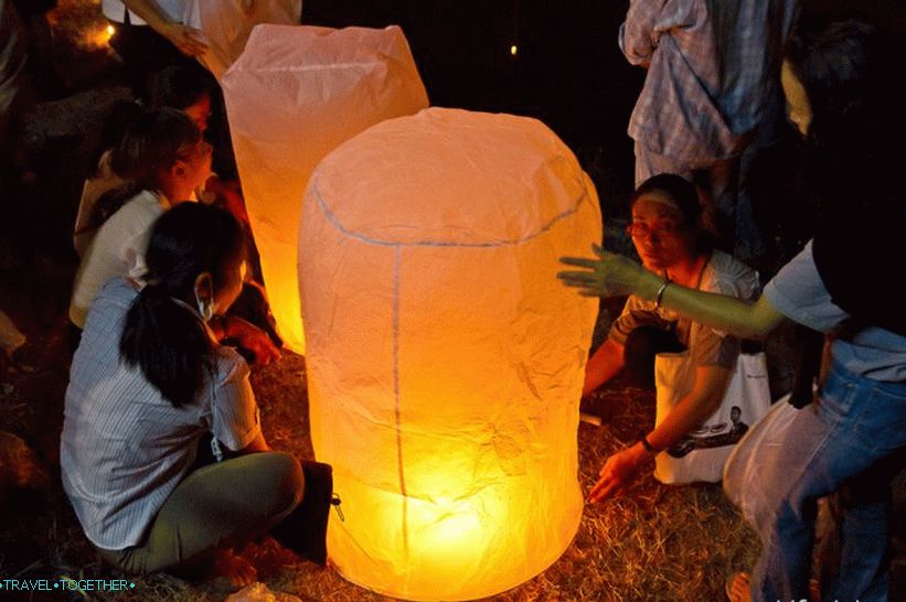 Festival Loy Kratong in Yipeng (3)