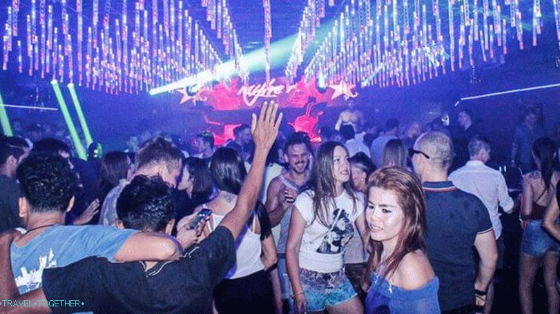 Hollywoodski klub v Patongu