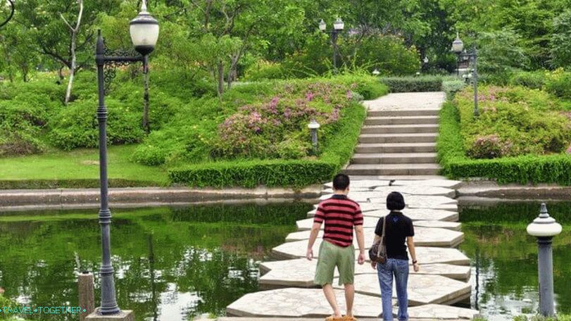 Park Queen Sirikit v Bangkoku