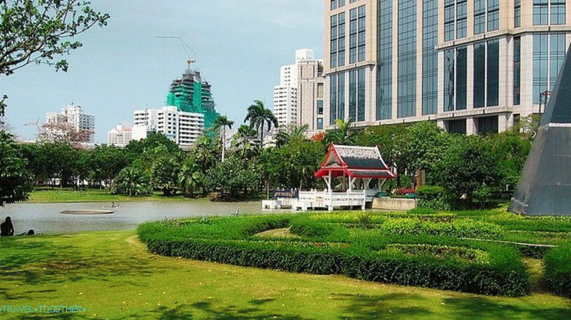 Benchasiri park v Bangkoku