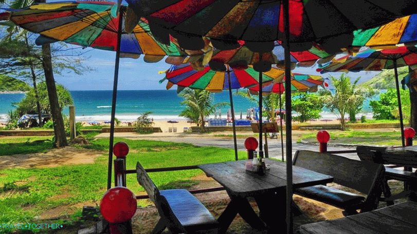 Nai Harn Beach v Phuketu