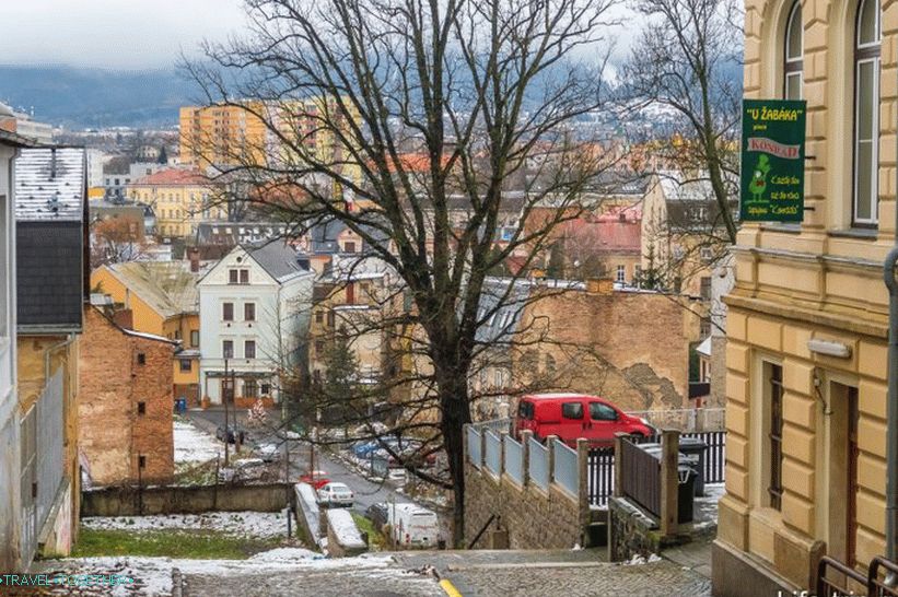 Pogled in staro mesto na sosednjem okrožju