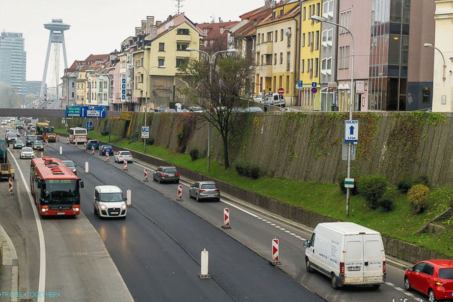 Ulica v Bratislavi, ki vodi do mostu DPR