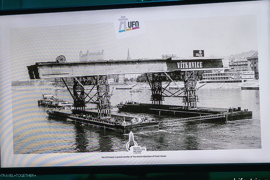 Televizija prikazuje posnetke, kako so zgradili most