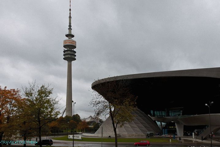 Olimpijski stolp in salon BMW Welt