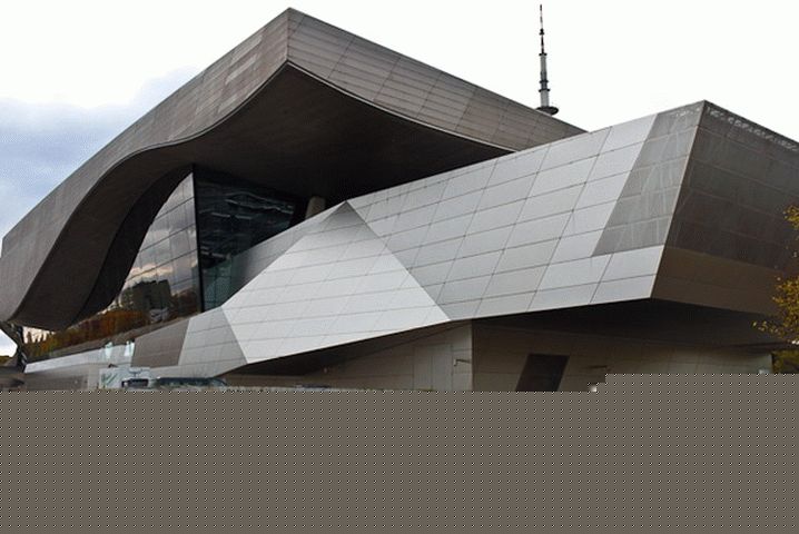 BMW Welt Salon zunaj