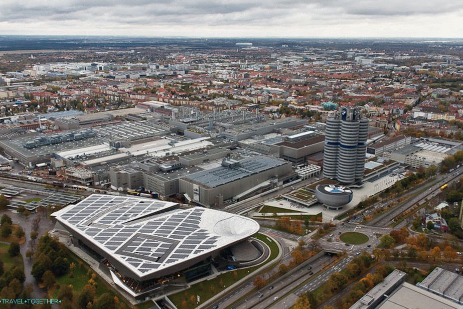 Pogled z olimpijskega stolpa. Moderni München.