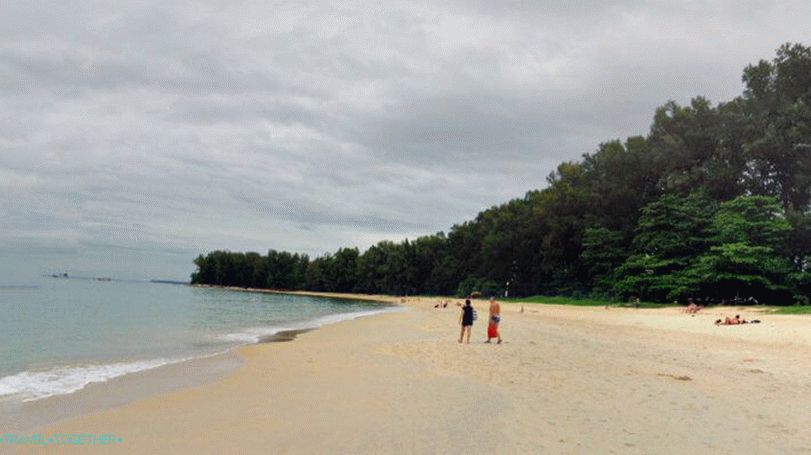 Osrednji del plaže Nai Young Beach v Phuketu