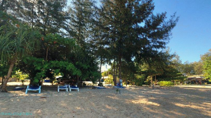 Osrednji del plaže Nai Young Beach v Phuketu