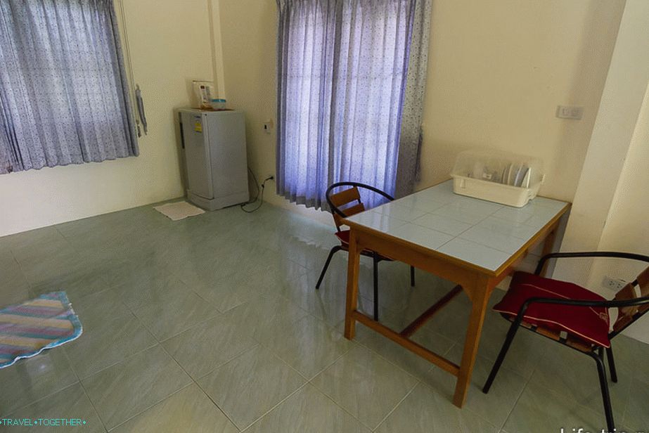 Hladilnik za družino je precej majhen
