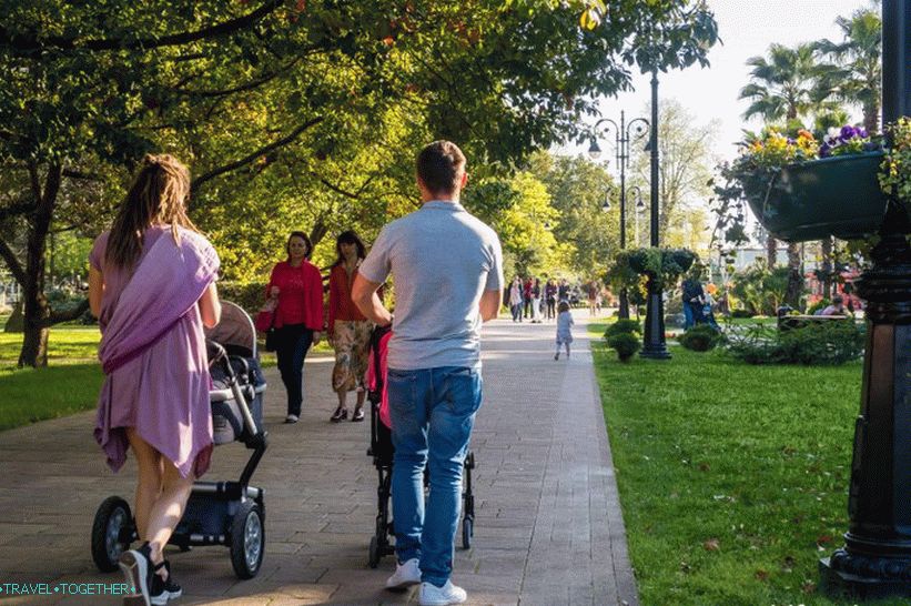 Navaginskaya Street v Sočiju - naravni lokalni Arbat