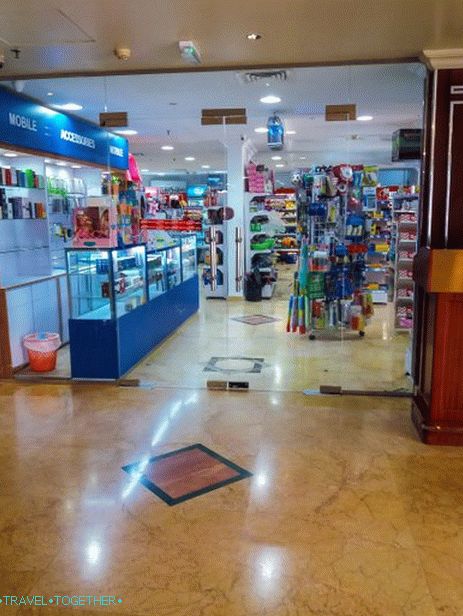Mini-market v prvem nadstropju hotela