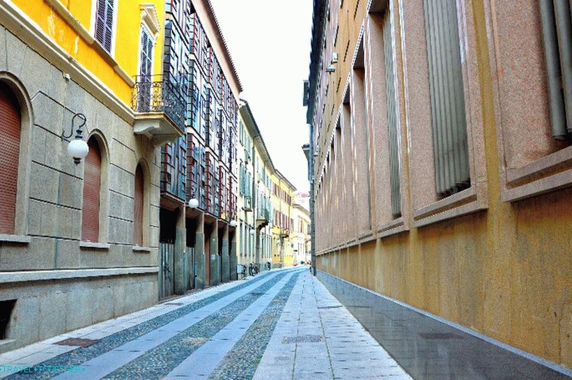 Ulice Novara (Via Centrale) 