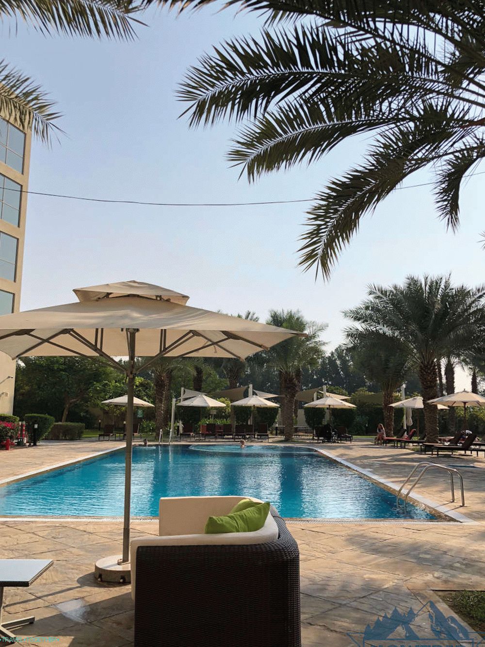 Bazen v hotelu Centro Sharjah