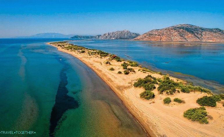 Najdaljša plaža v Grčiji je plaža Louros