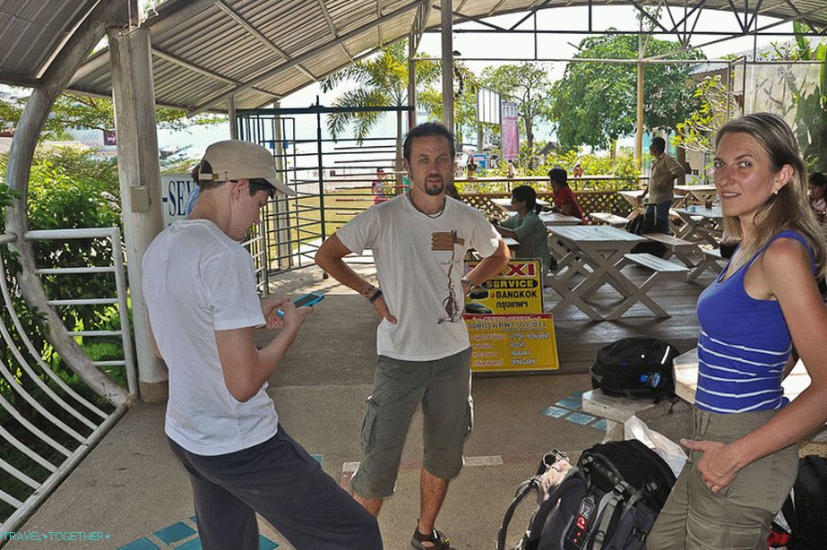 Težak prenos iz Chiang Maija v Koh Chang - čakanje na trajekt do otoka