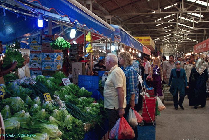 Bazar v Karašuju.