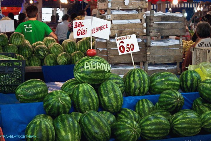 Bazar v Karasuju. Turčija.