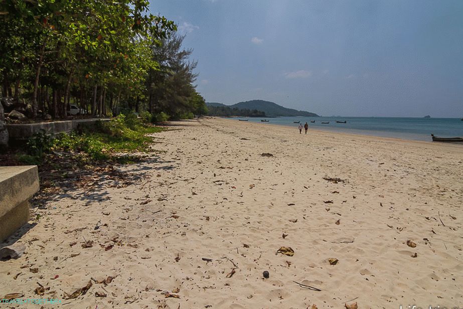 Plaža Klong Muang leva stran, v bližini hotela Sheraton