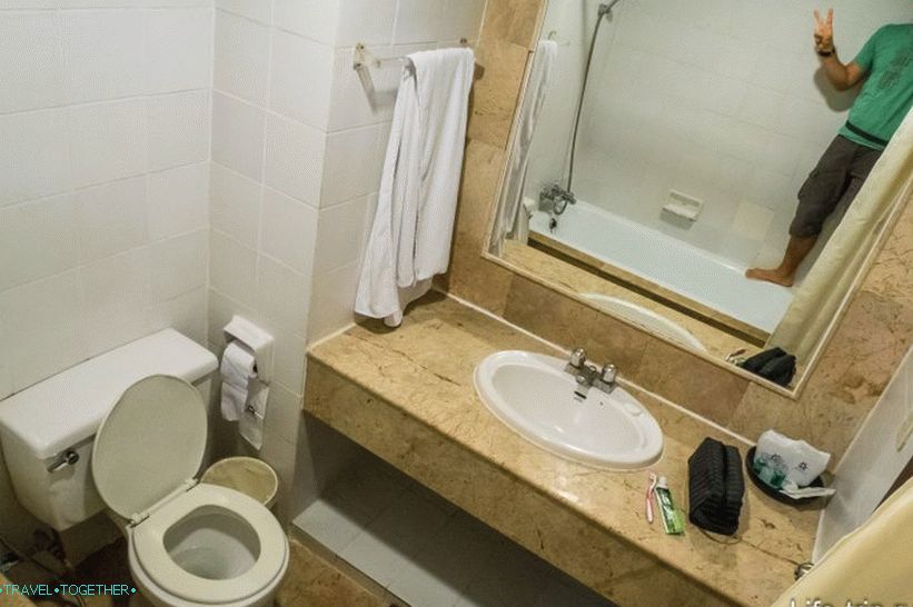 Odličen poceni hotel v Pattayi na prvi liniji - Mike Beach Resort