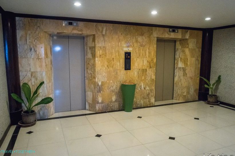 Stavba ima dvigala, zato je hotel primeren za tiste, ki imajo prikolico