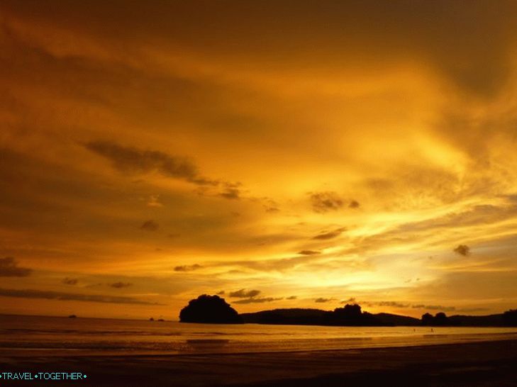 Sončni zahod v Krabiju (Ao Nang), fotografija brez obdelave