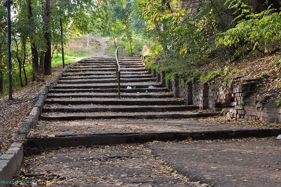 Ladder, ki vodi v Paramonovsky skladišča