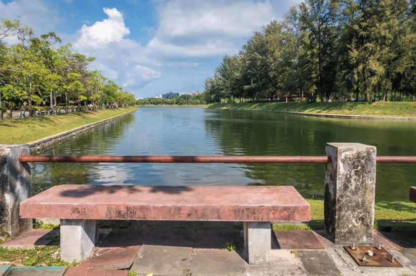 Park Nai Harn v Phuketu v bližini plaže Nai Harn