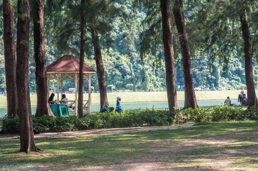 Park Nai Harn v Phuketu v bližini plaže Nai Harn