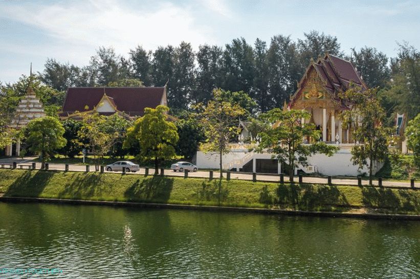 Park Nai Harn v Phuketu v bližini plaže Nai Harn