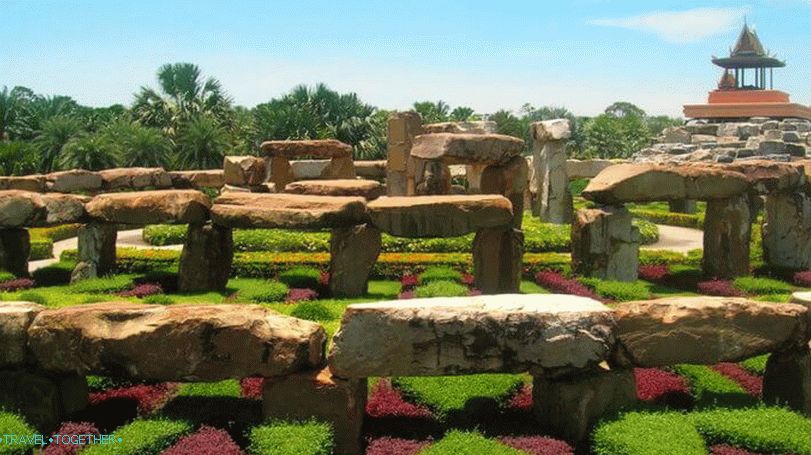 Stonehenge v parku Nong Nooch