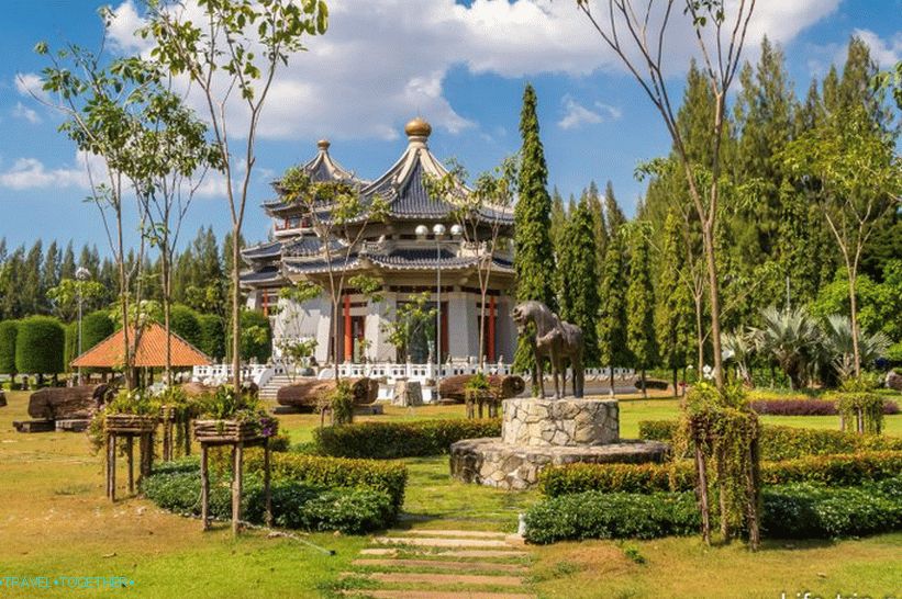 Park treh kraljestev ali park treh kraljev v Pattayi