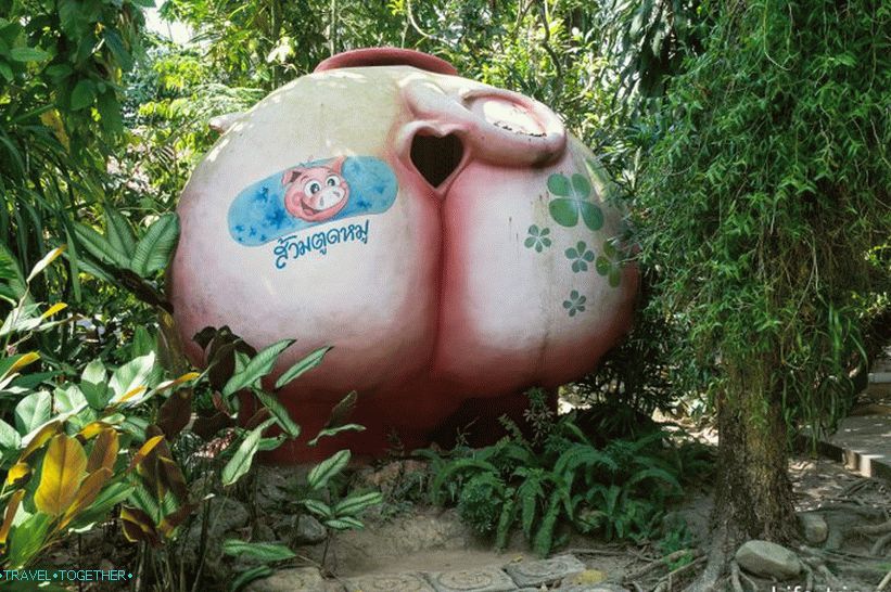 Izjemen toaletni park na Tajskem - Suan Nai Dum