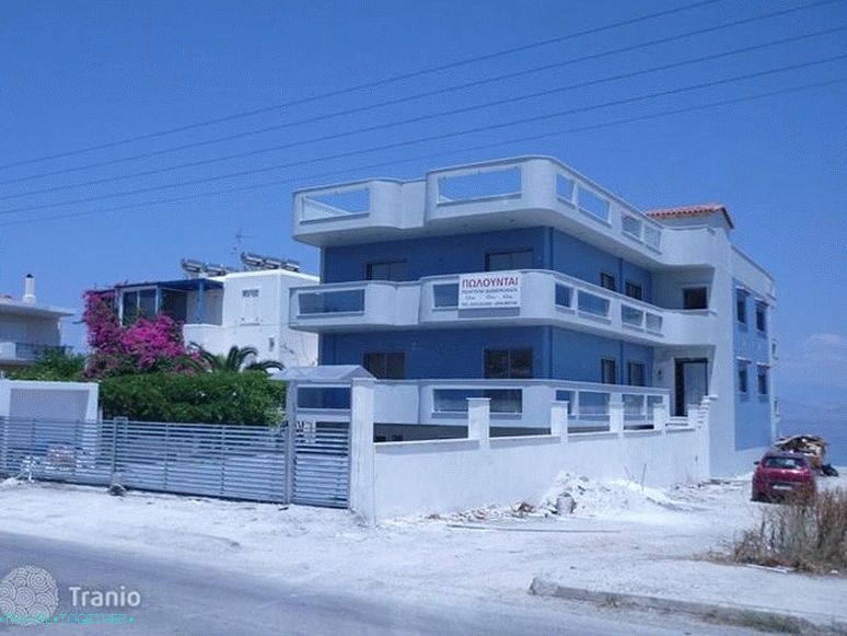 Na Peloponezu ni le premije nepremičnin. Na primer, apartmaji na obali Korintskega zaliva lahko kupite za 70 tisoč evrov.