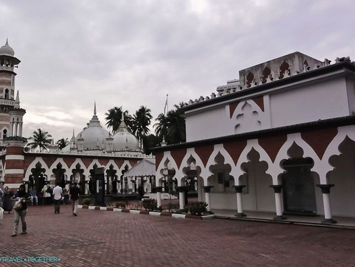 Džamija Jamek (Masjid Jamek) je bila zaprta