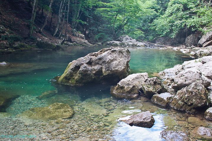 Modro jezero. Veliki kanjon Krim.