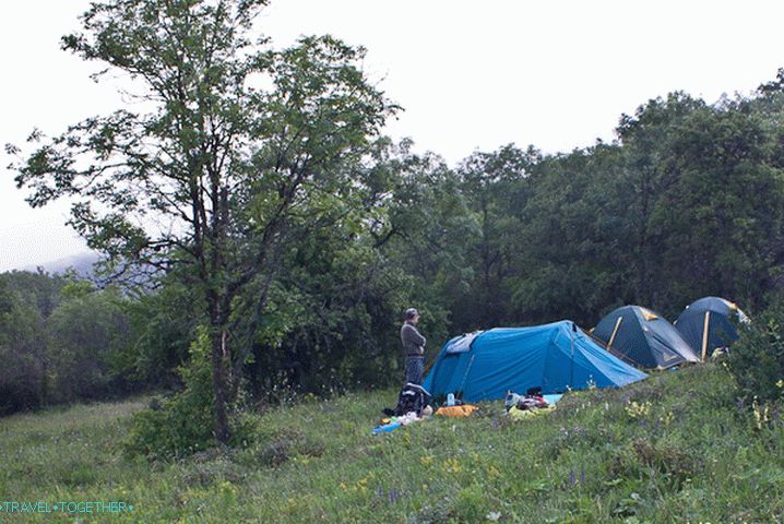 Naš tabor je na pobočju blizu mesta Ai-Dimitriy.